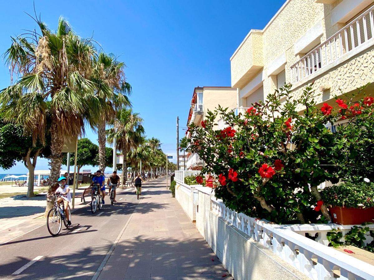 Casa Comoda Delante De La Playa Con Vista Al Mar กัมบริลส์ ภายนอก รูปภาพ