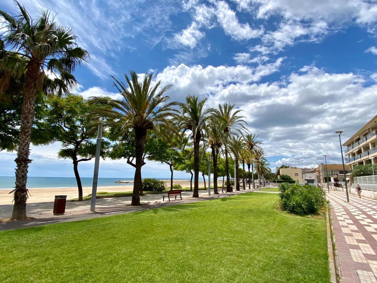 Casa Comoda Delante De La Playa Con Vista Al Mar กัมบริลส์ ภายนอก รูปภาพ